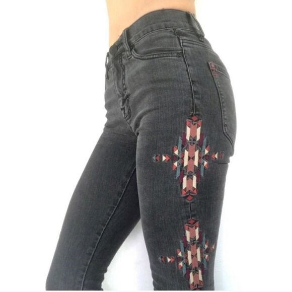 NWT BDG Urban Outfitters High Rise Cigarette Jeans — Size 28W x 30L - Picture 3 of 13